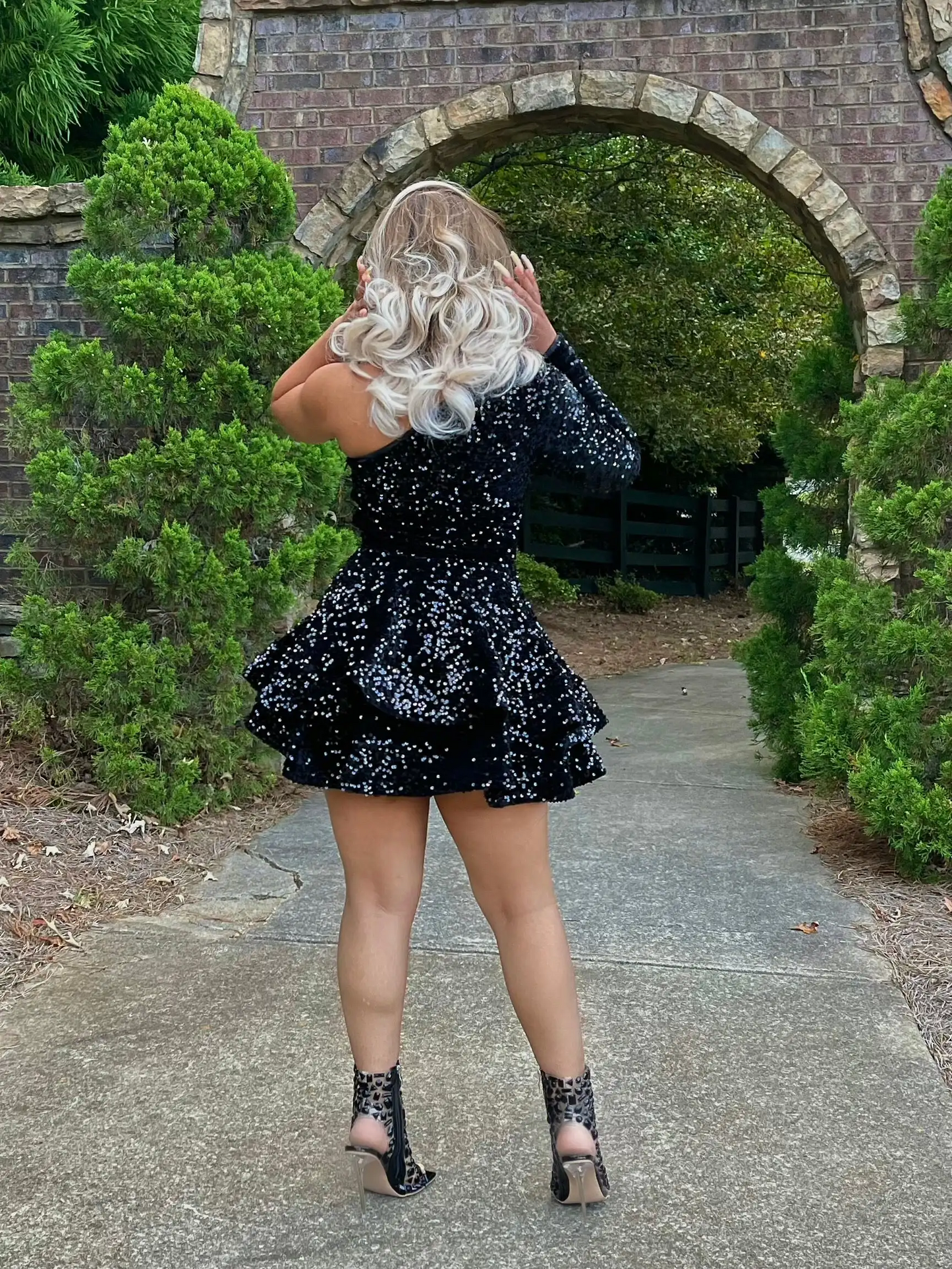 Sparkly Short Homecoming Dresses for Teens Hot One Shoulder Long Sleeve Tiered Mini Cocktail Party Gown