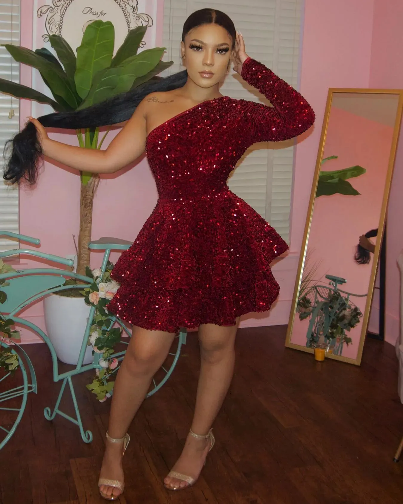 Sparkly Short Homecoming Dresses for Teens Hot One Shoulder Long Sleeve Tiered Mini Cocktail Party Gown