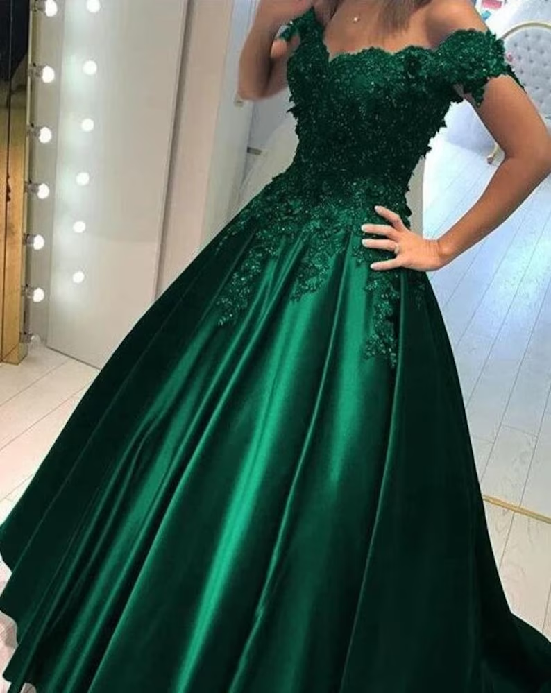 Green Prom Dress Off The Shoulder Straps Ball Gown Graduation Party Dress For Women Sweet 16 Dress Birthday Party Dress Formal Wear