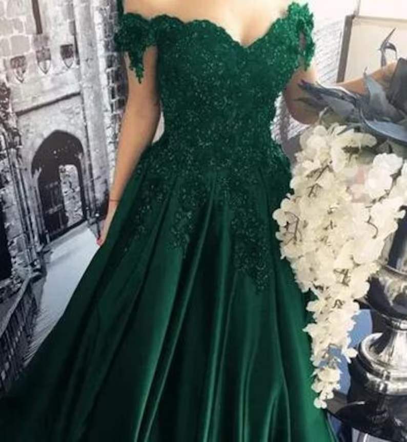 Green Prom Dress Off The Shoulder Straps Ball Gown Graduation Party Dress For Women Sweet 16 Dress Birthday Party Dress Formal Wear