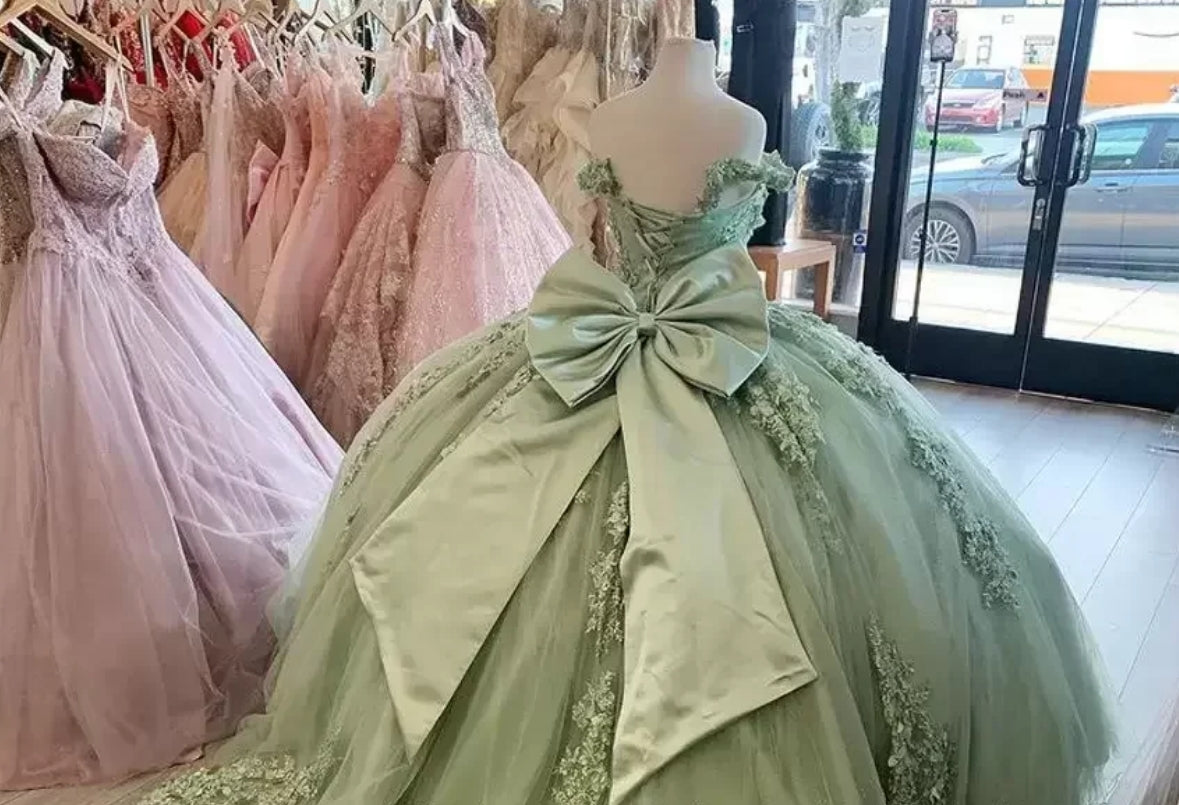 Sage Green Quinceanera Dresses Off Shoulder Floral Appliques Lace Bow Back Corset For Sweet 15 Girls Party Gowns