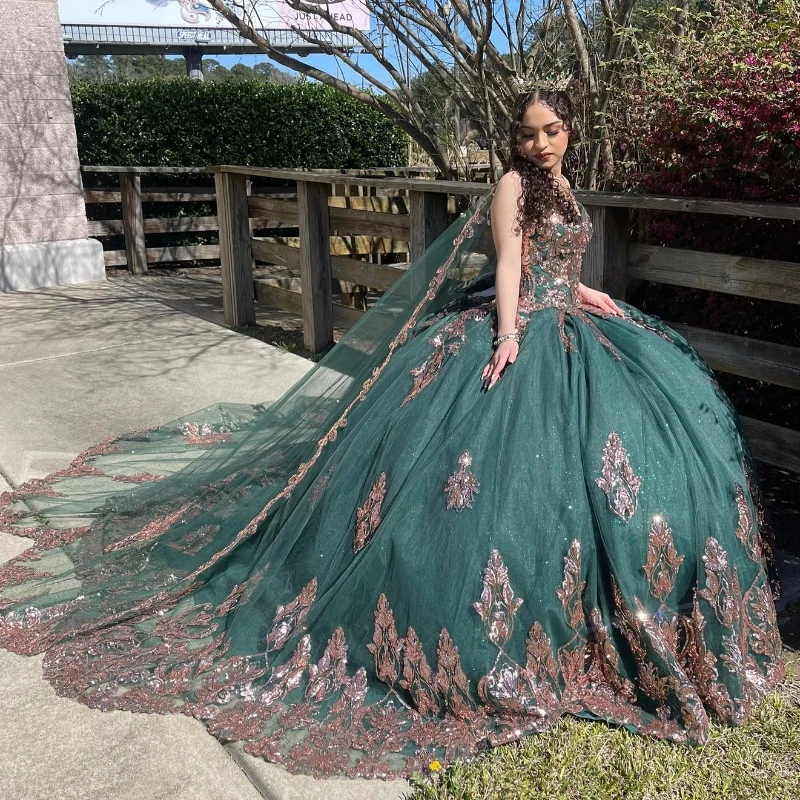 Emerald Green Quinceanera Dresses For 16 Girl V-Neck Off the Shoulder Gold Appliques Beads With Cape Princess Ball Gowns Birthda