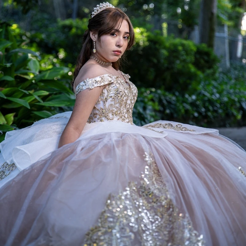 Sexy Off Shoulder Ball Gown Quinceanera Dress 2024 Tulle Gold Appliques Lace Sweet 15 16 Years Birthday Party Formal