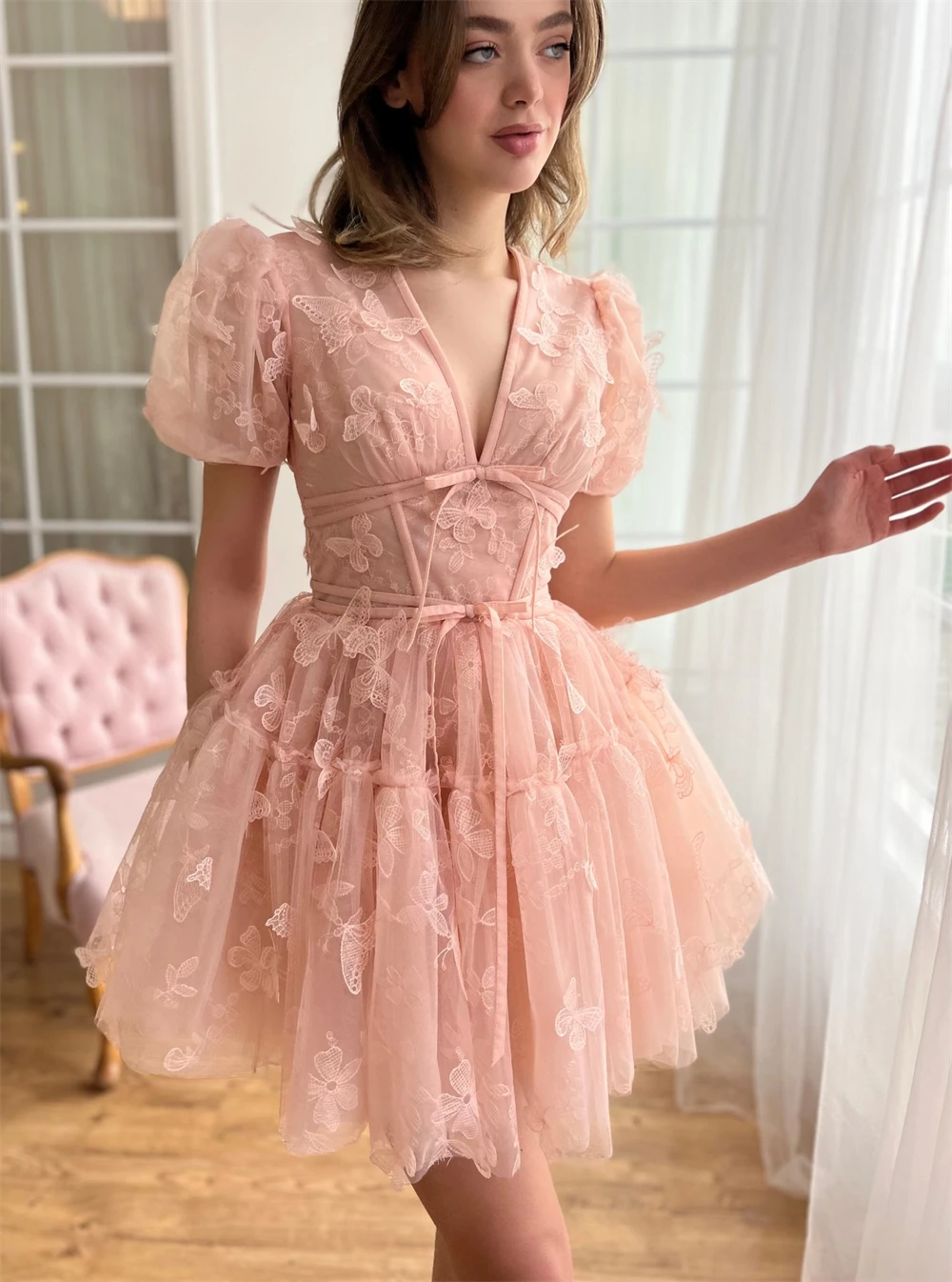 Lace V-neck Homecoming Dresses for Teens Short Sleeve Mini Dress Appliques Lace-up Puffy Backless A-line Formal Ball Party Gowns