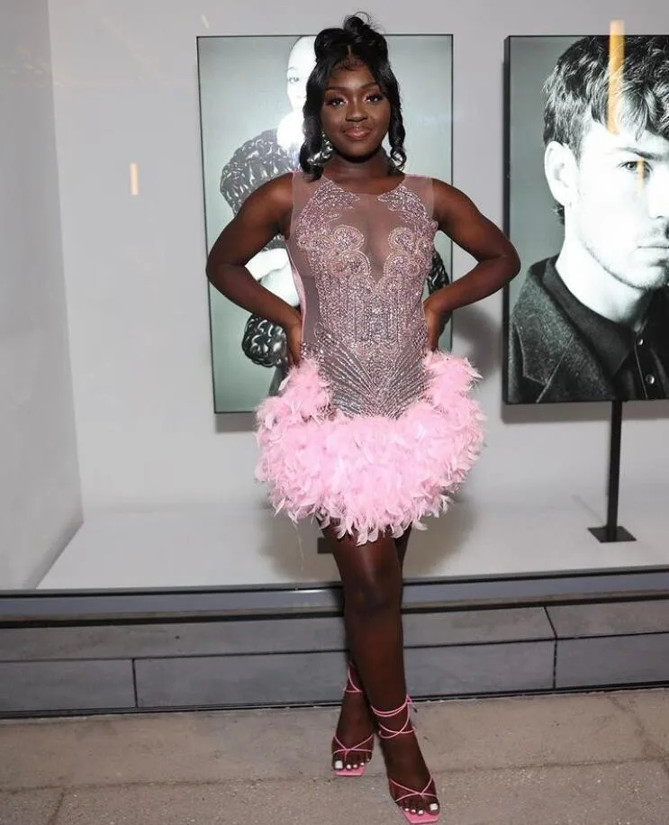 Pink Short Prom Homecoming Dress for Black Girl Sparkly Crystal Feather Sheer Mesh Birthday Celebrity Gown kleider damen