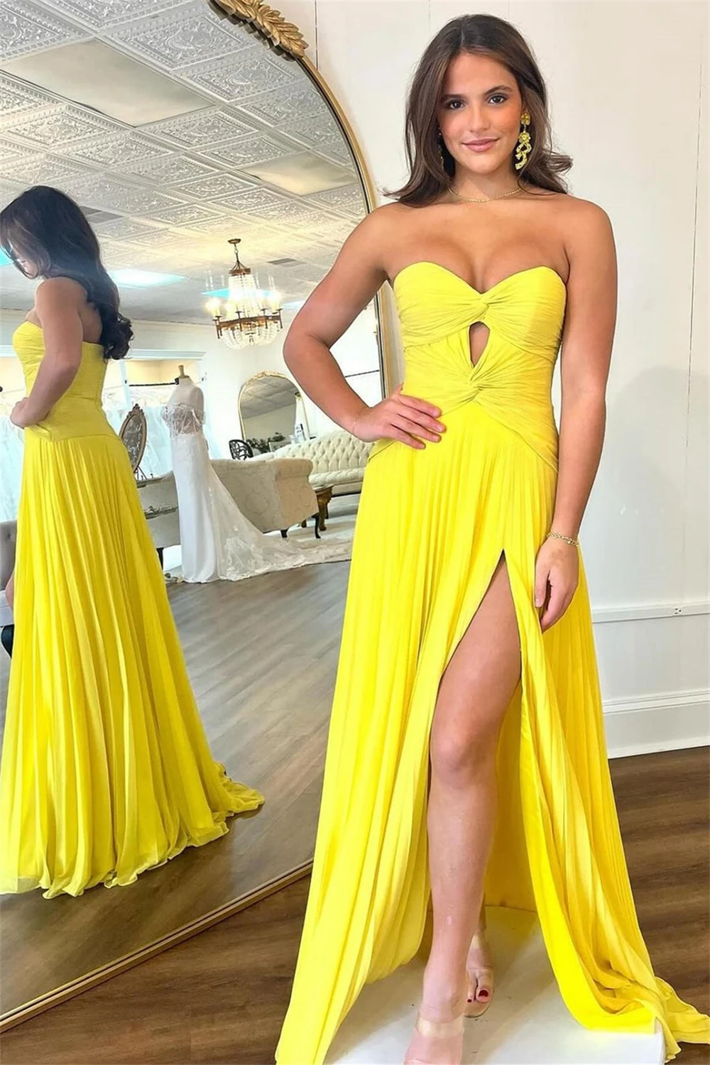 Sweetheart Chiffon Bridesmaid Dresses With Split Side Long Floor-length Prom Gowns Backless Sleeveless Pleated Formal Evening