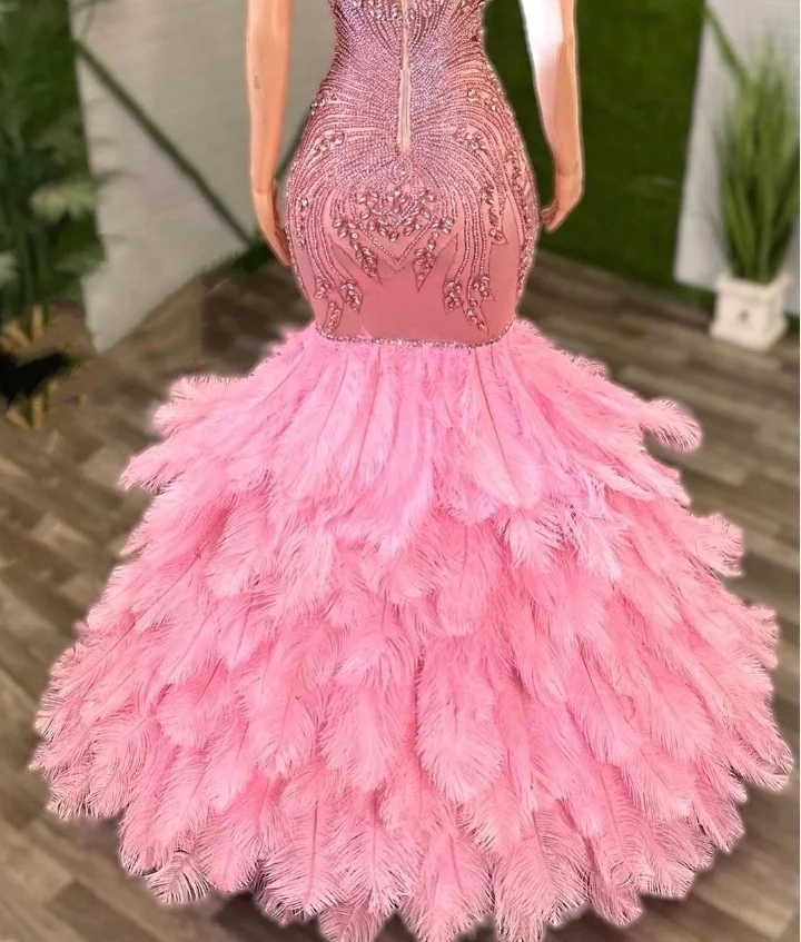 Luxury Peach Pink Prom Dress 2024 Sparkling See Through Diamante Beaded Applique Feather Mermaid Black Girl Vestidos De Gala