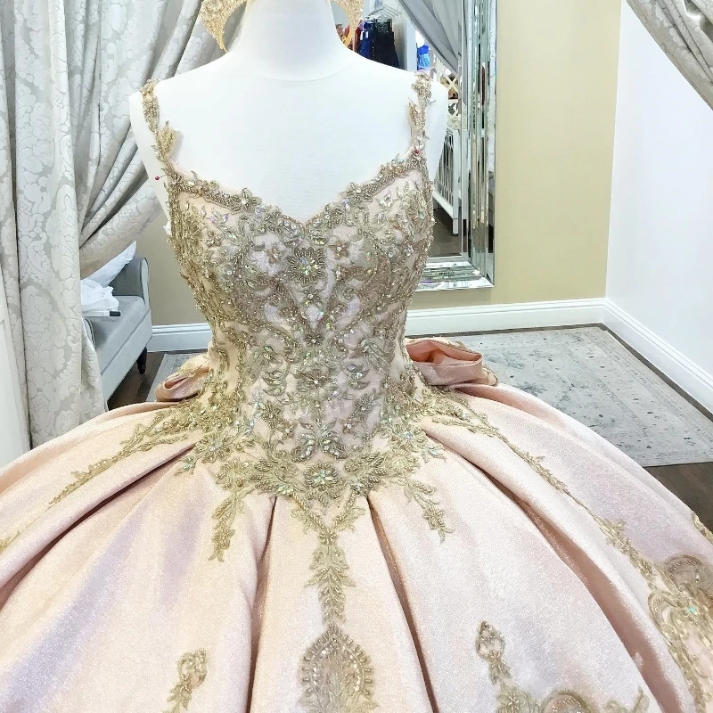 Luxury Rose Gold Quinceanera Dresses 2024 Lace Appliqued Lace Crystal Ball Gown Vestidos 15 De Quinceañera 16 Sweet