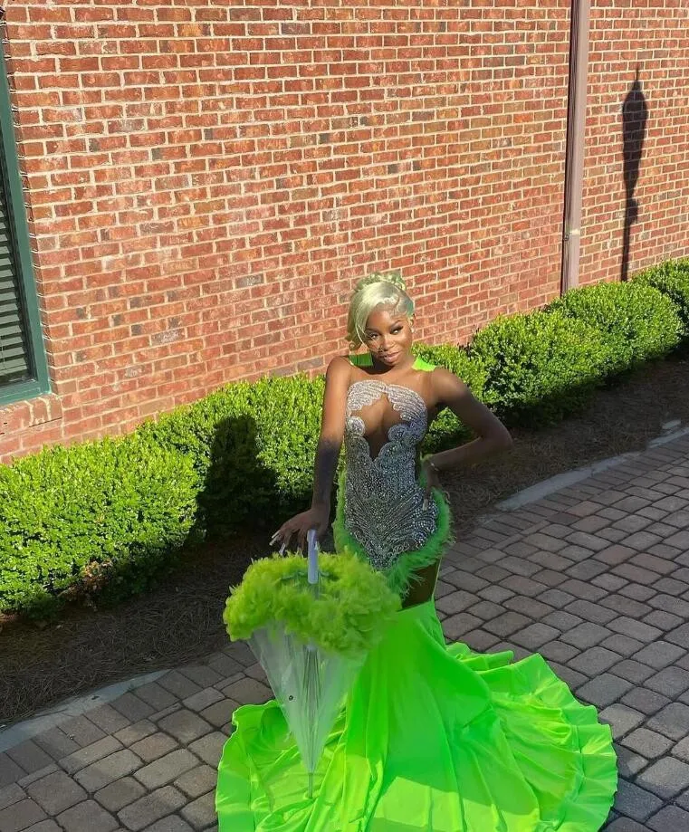 Fruit Green Sparkly Trumpet Evening Formal Party Dresses for Black Girl Luxury Diamond Feather Sheer Prom Birthday Gala Gown