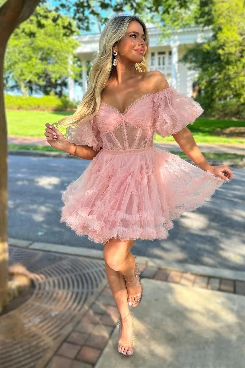 Off Shoulder A-line Sweetheart Mini Tulle Homecoming Dresses Short Puffy Sleeve Prom Dress Tiered Ruffles Cocktail Party Gowns