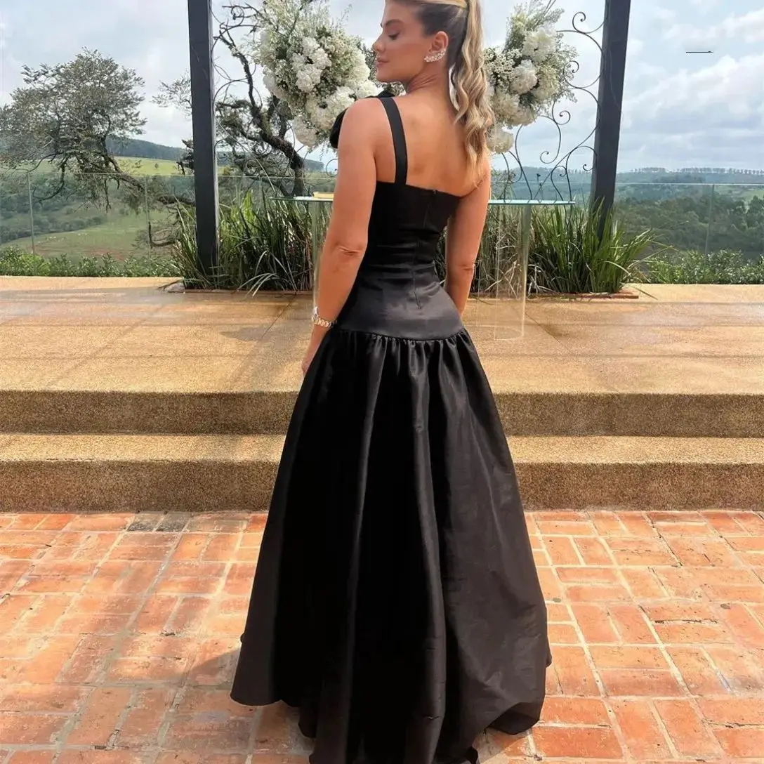 Classy Long Black One Shoulder Satin Prom Dress With Flower A-Line Sleeveless Evening Dresses for Women 2024 Pleated Party Gown