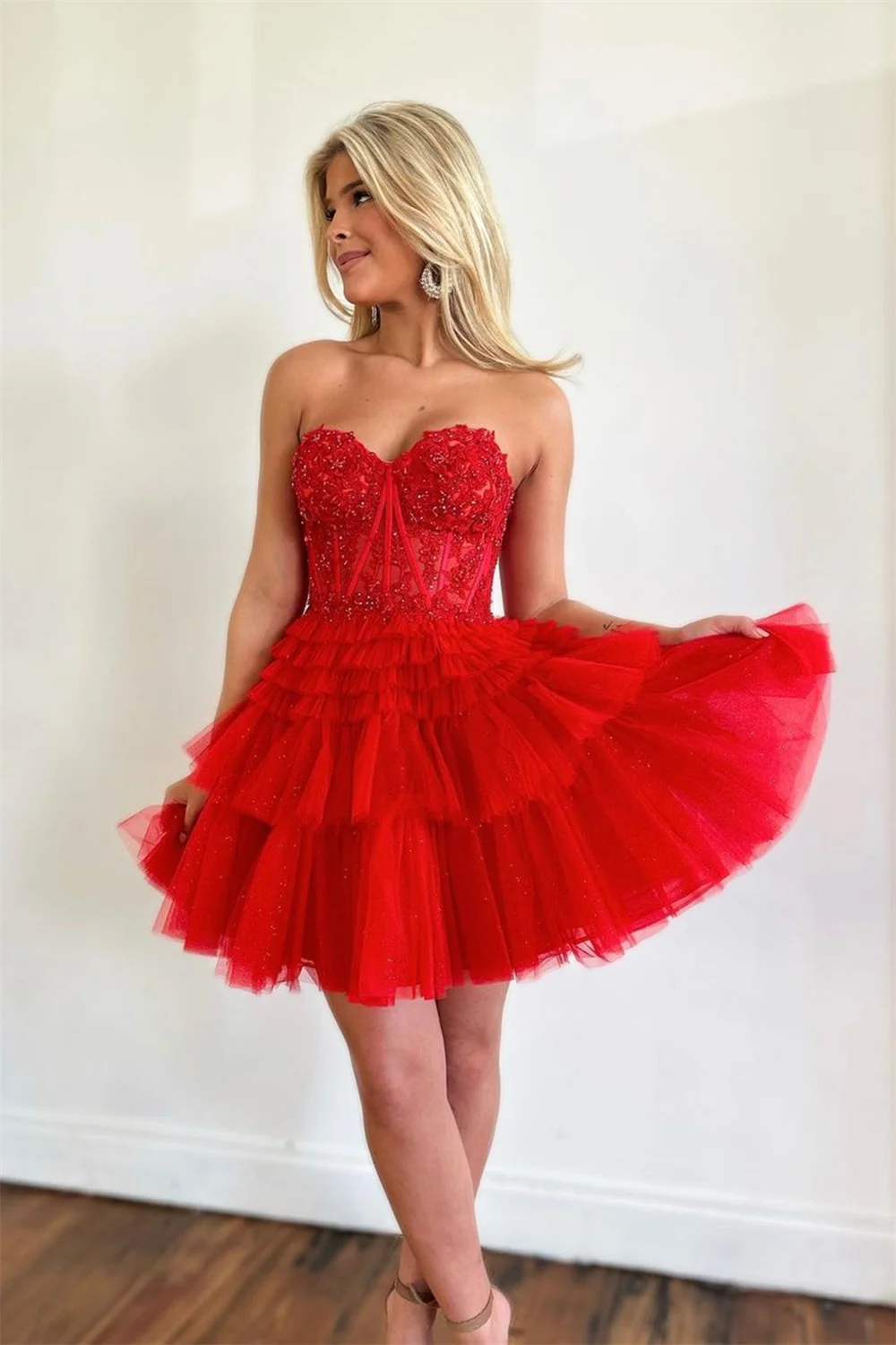 Sweetheart Tiered Ruffles Sequins Homecoming Dresses Lace Appliques Sleeveless Graduation Dress A-line Short Formal Prom Gowns