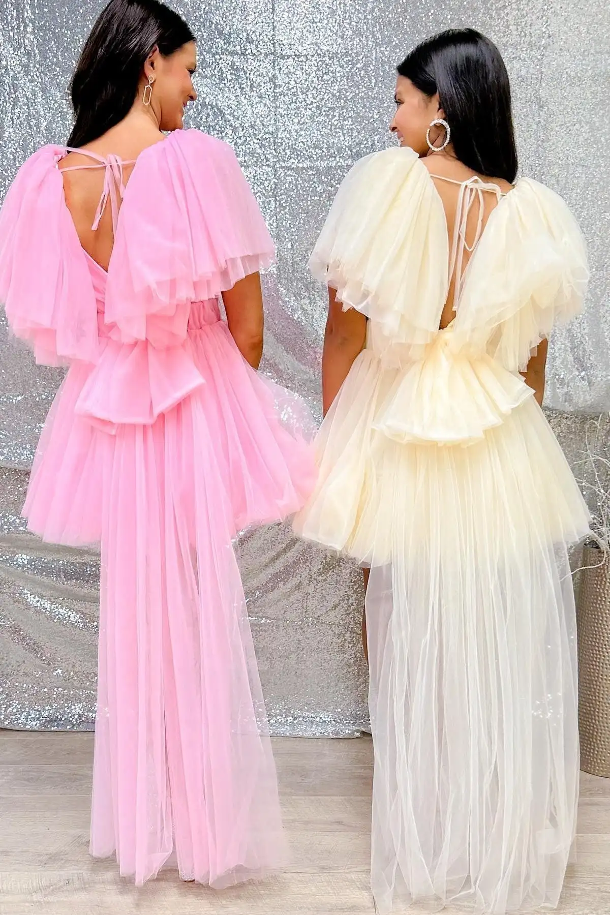 Plunge V-Neck Short Tulle Homecoming Dress with Flutter Sleeves Bow Back Cocktail Dress Knee Length Party Dress Wedding Dresses