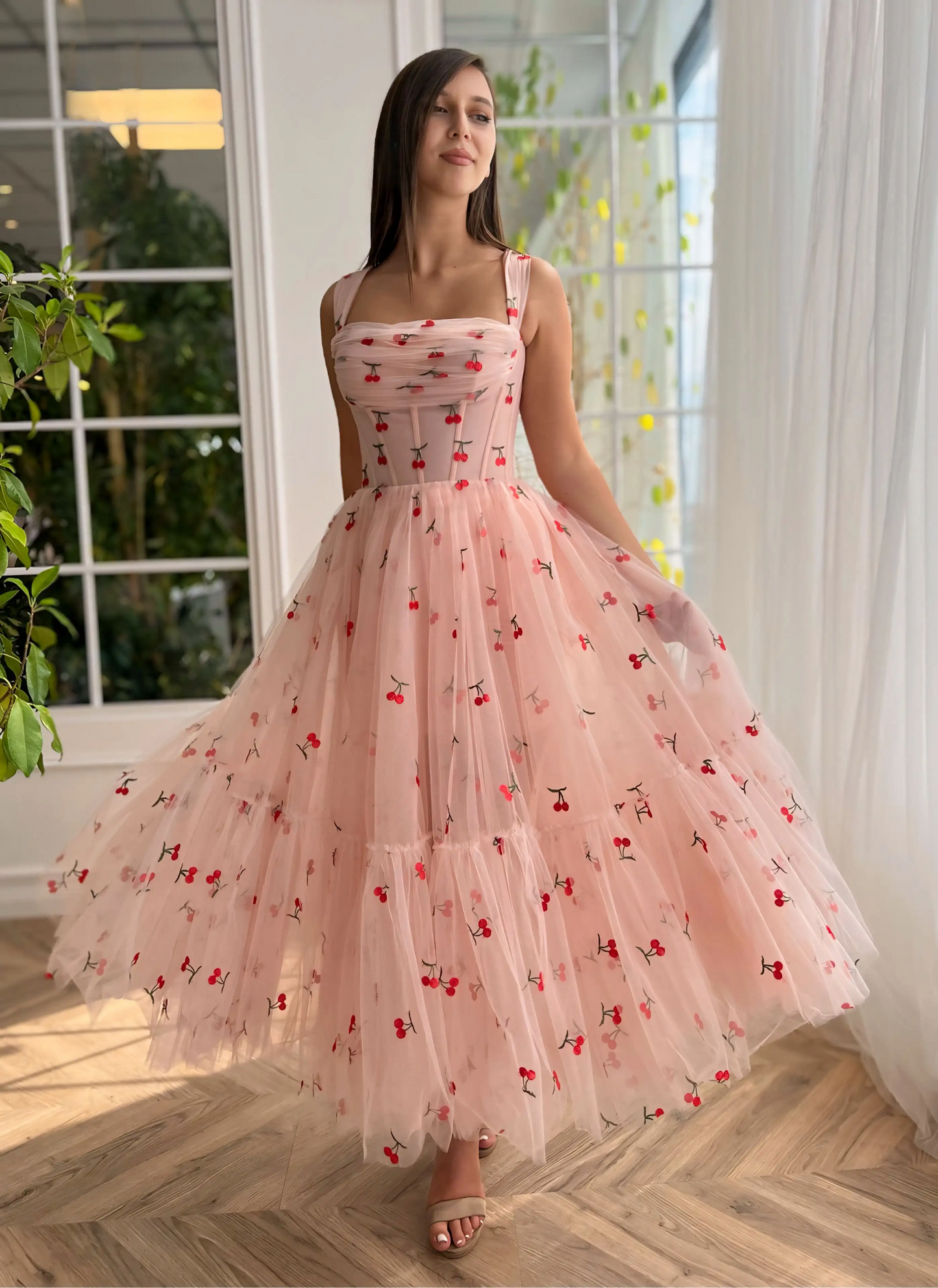 Tulle Spaghetti Straps A-line Homecoming Dress With Cherry Appliques Square Collar Pleats Tea-Length Prom Dress Teen Formal Gown