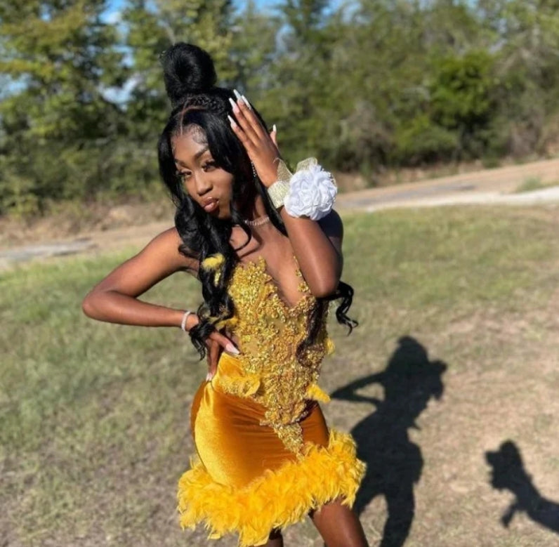 Luxury Gold Diamante Short Homecoming Party Dress 2024 Glitter Beaded Feather Black Teenage Birthday Queen Dress Robe Soiree