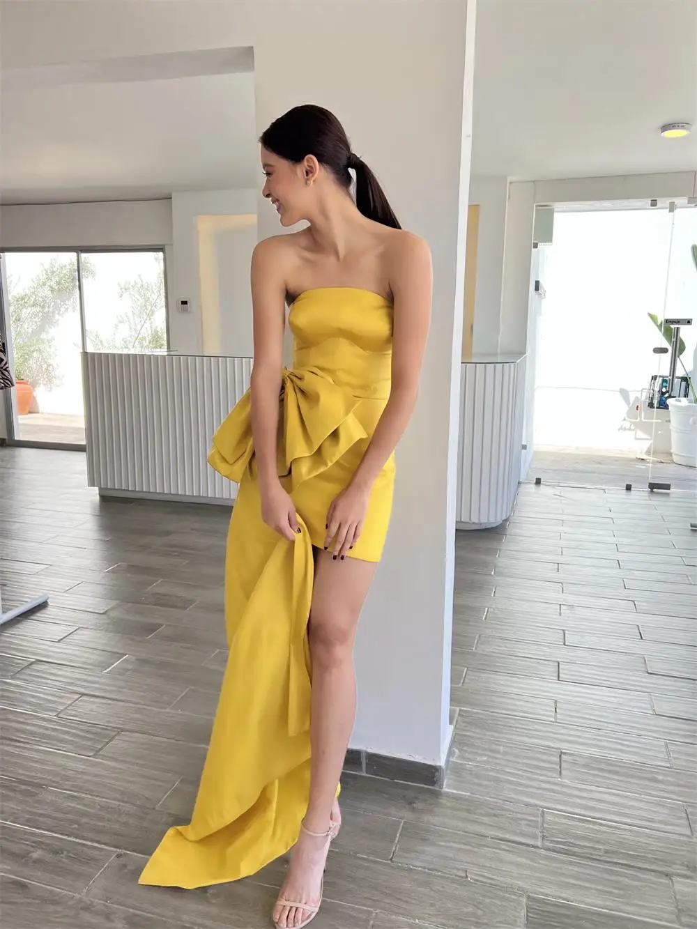 Sexy Sheath Yellow Short Prom Dresses Strapless Open Back Side Bow Mini Cocktail Gown Dance Party Dress