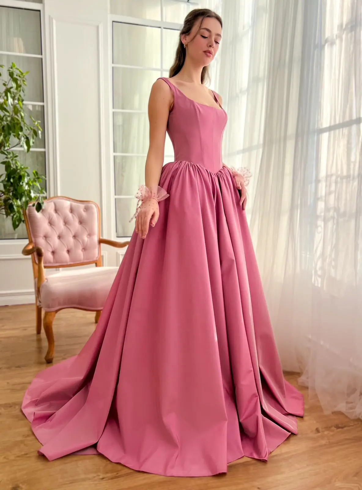 Elegant Square Collar Evening Dresses Taffeta Spaghetti Straps Basque Waist A-line Formal Party Gown Pleat Backless Dating Dress