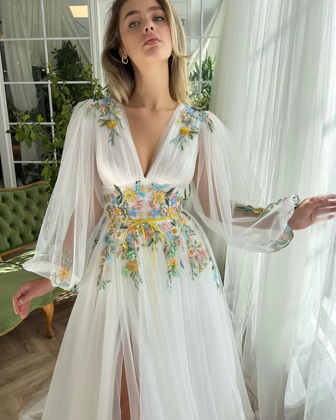 V-neck Full Sleeve A-line Zipper Up Floor-length Court Train White Elegant Prom Formal Evenning Party Dress For Women