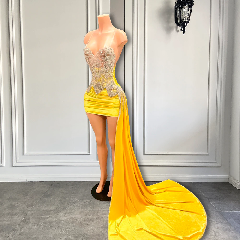 Elegant Sweetheart Luxury Beaded Women Birthday Party Gowns Sweetheart Black Girls Yellow Velvet Short Prom Dresses