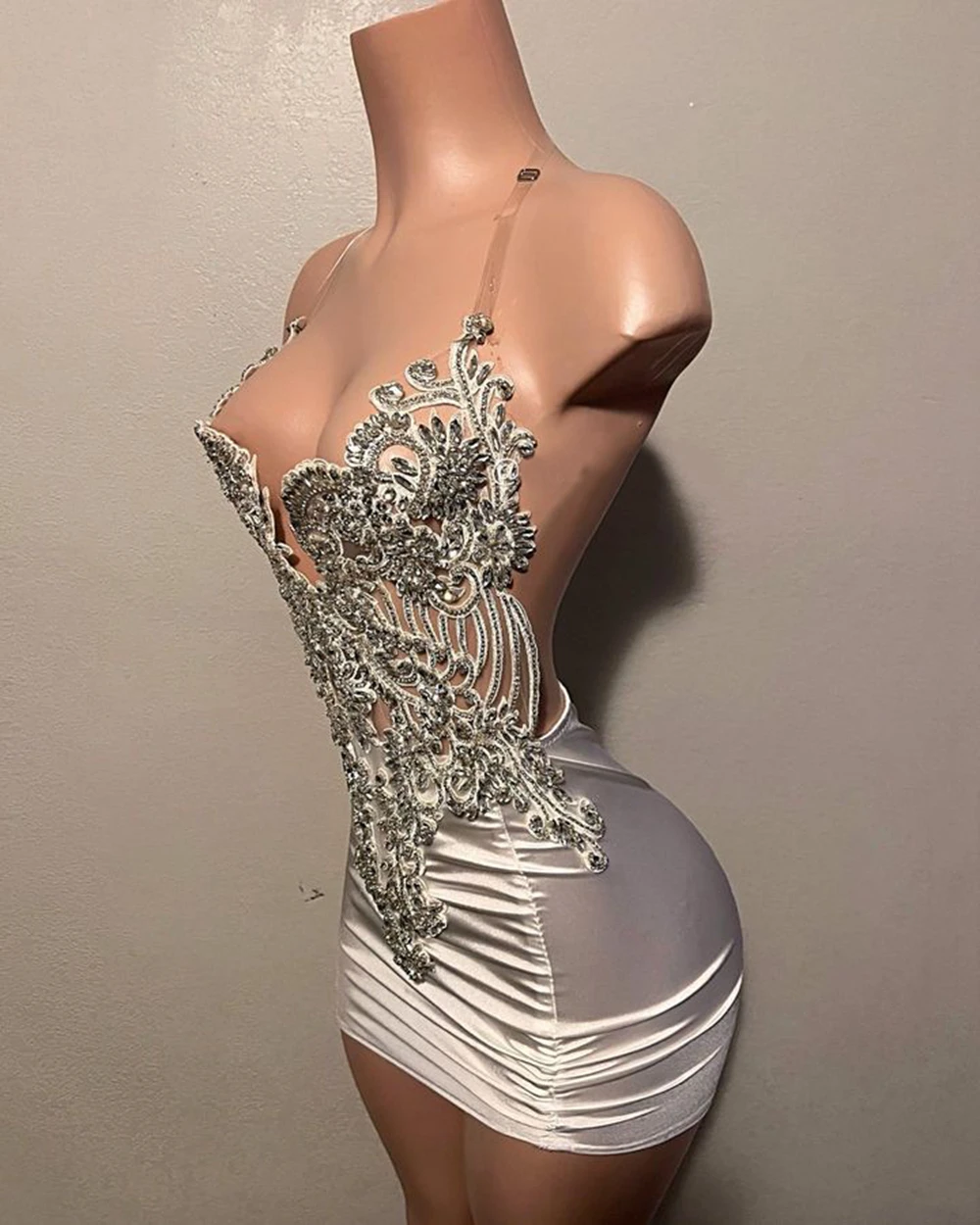 Gorgeous Sexy Women Cocktail Birthday Party Gowns Halter Silver Beaded Embroidery Black Girls Short Prom Dresses