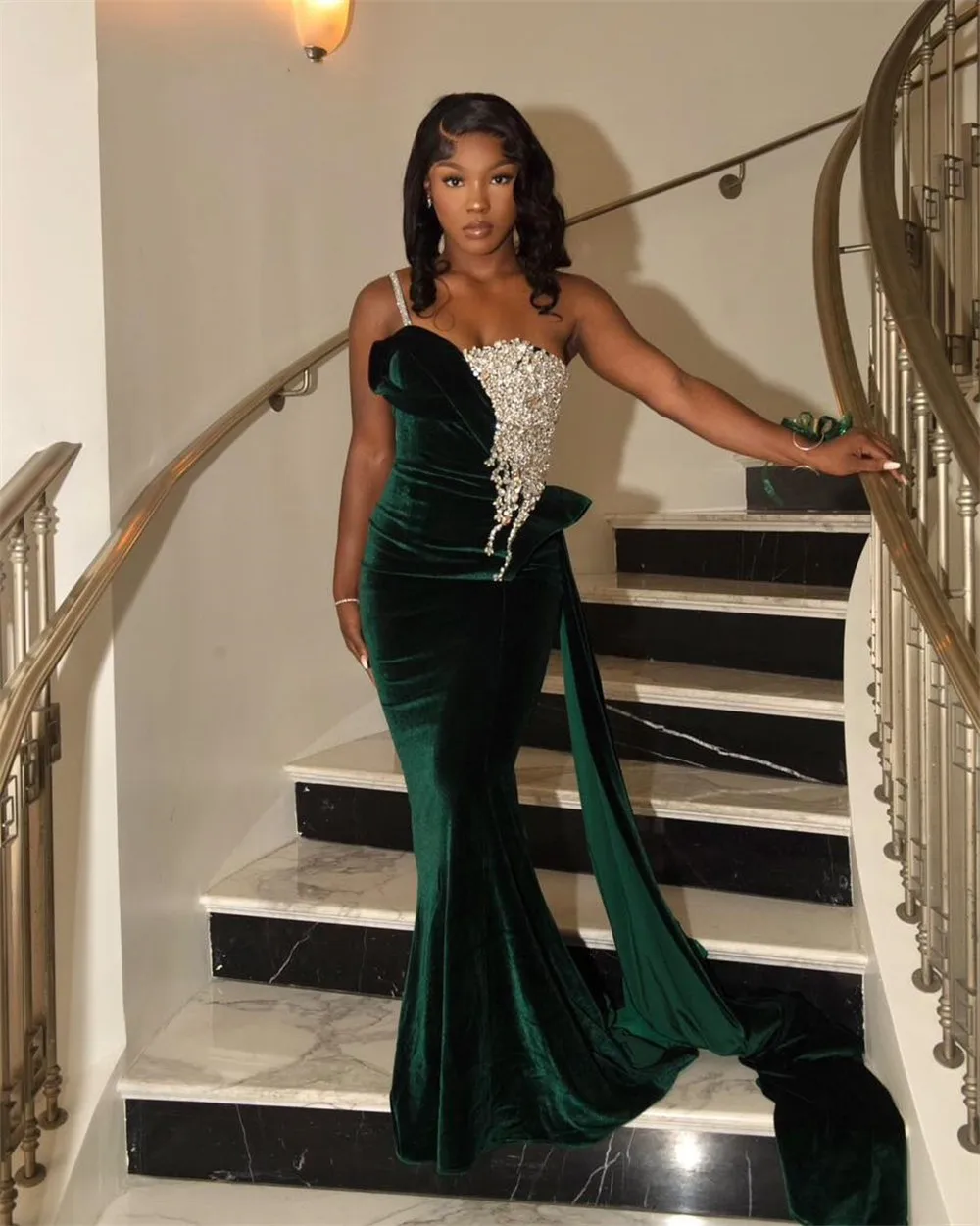 Dark Green Velvet Spaghetti Beaded Appliques Prom Dresses For Black Girls Mermaid Formal Occasion Dress With Train Birthday Gown