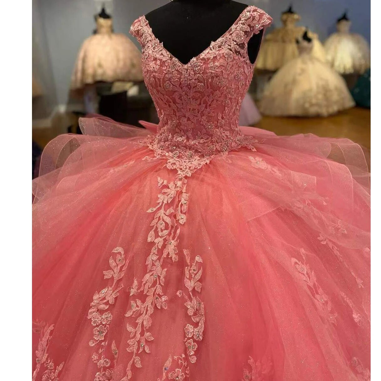 Charming Quinceanera Dresses Ball Gowns Appliques Beading Sequined Ruffles Tulle Tiered For Sweet Girl Vestidos De Quinceañera