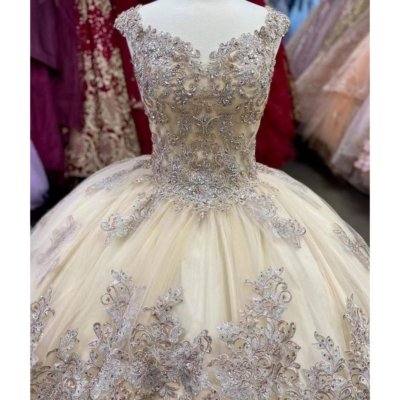 Champagne Quinceanera Dresses Ball Gowns Sequined Beading Appliques Sweep Train Party Luxury Prom Dress Vestidos De 15 Años